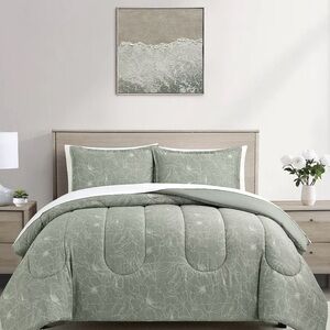 NWT Serene Green Floral Comforter Set